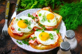 Бутерброди з шинкою і яйцем: рецепт з фото